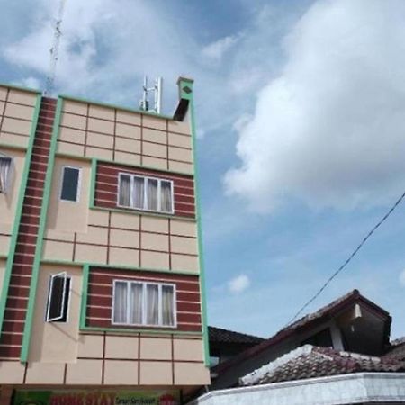 Guest House Taman Sari Syariah Pekanbaru Bagian luar foto