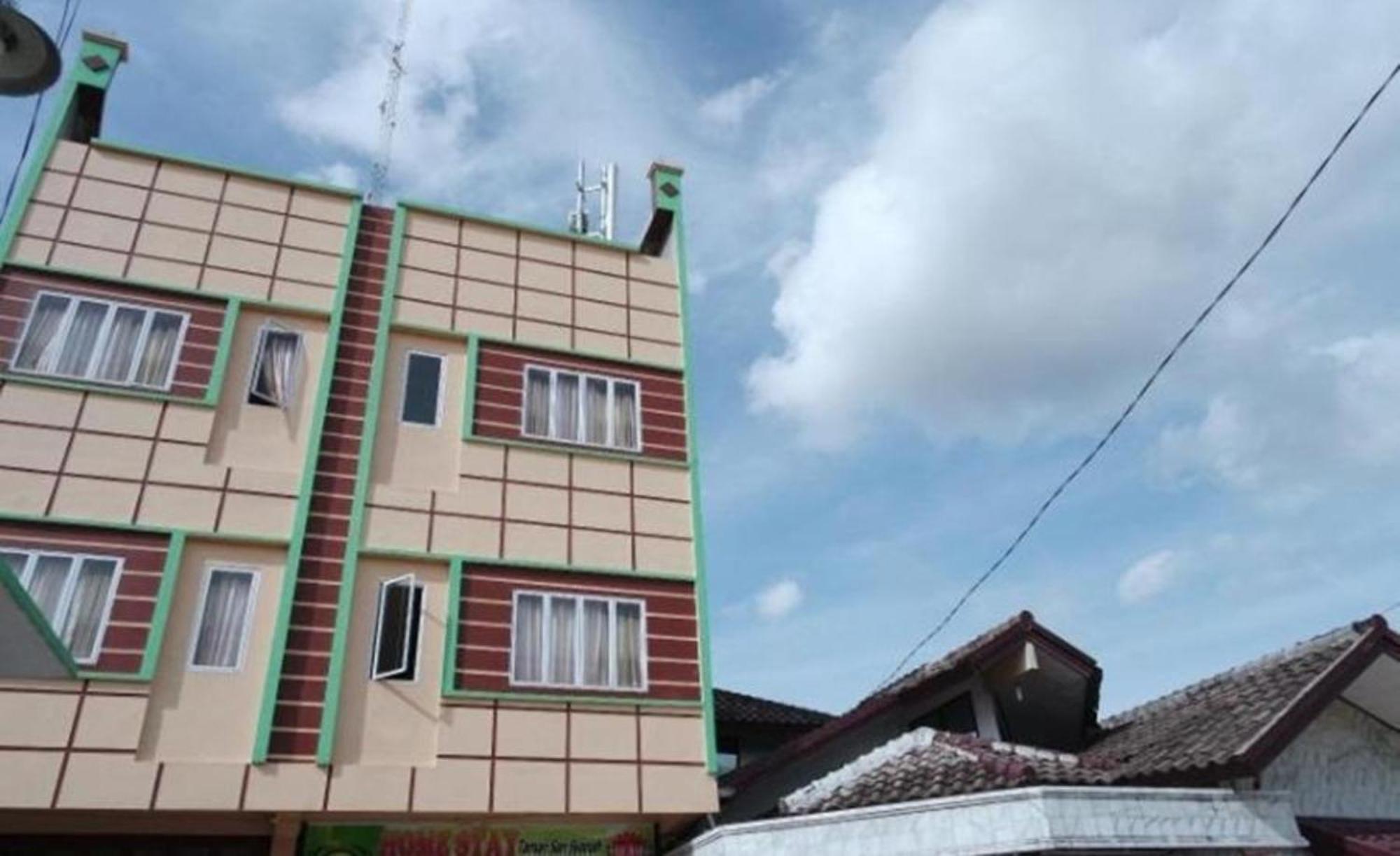 Guest House Taman Sari Syariah Pekanbaru Bagian luar foto